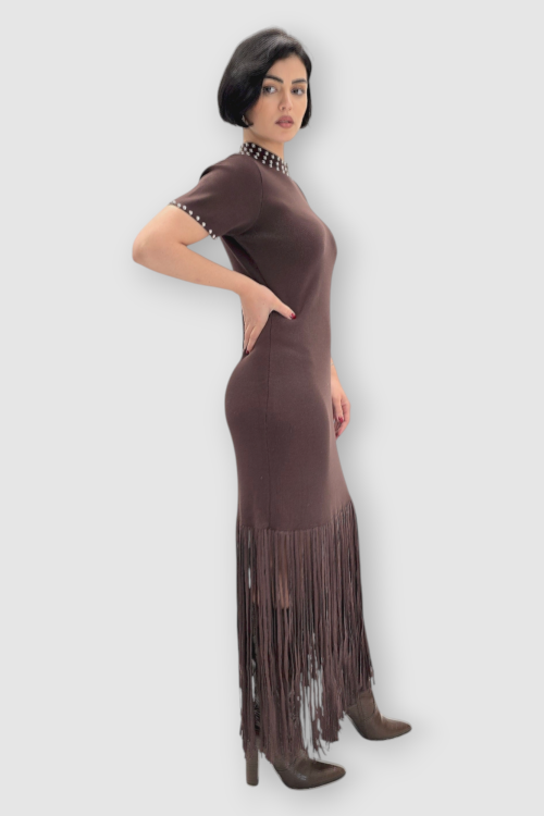 Elegantna smeđa vintage boemska haljina Cornelia sa resama na rubovima i perlicama na dekolteu