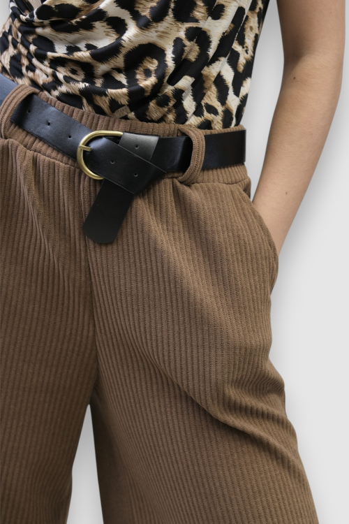 Camel samt hlače Lucy s širokim nogavicama i remenom
