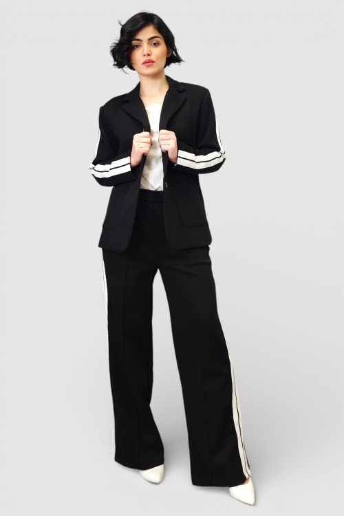 Žensko crno moderno odijelo sa trakama Caprice