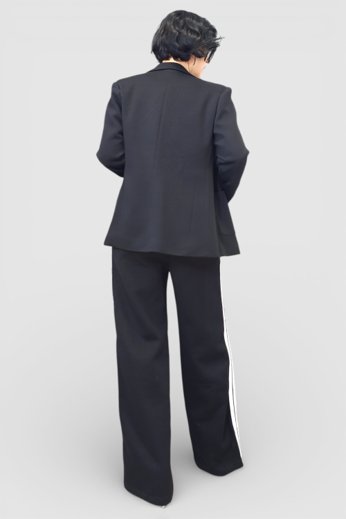 Žensko crno moderno odijelo sa trakama Caprice