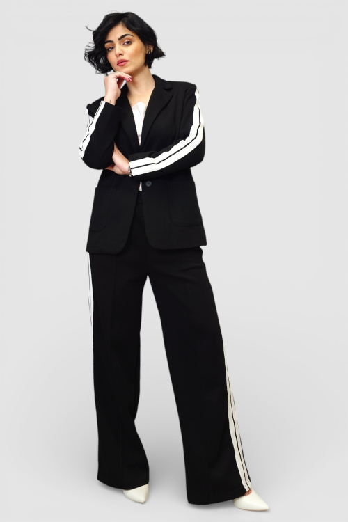 Žensko crno moderno odijelo sa trakama Caprice