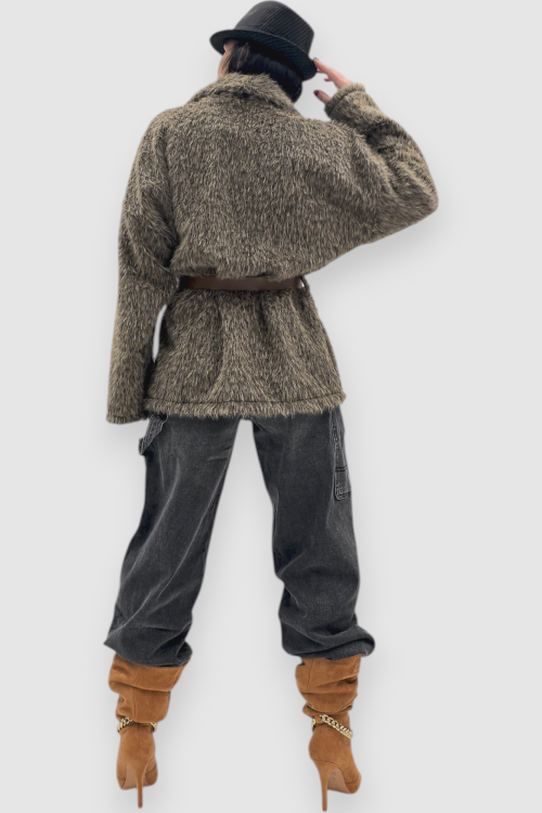 Smeđa lagana jakna Emma od umjetnog krzna sa pojasom