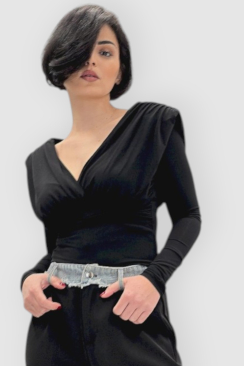 Crna majica s naborima Etta s jastučićima na ramenima i križanim dekolteom