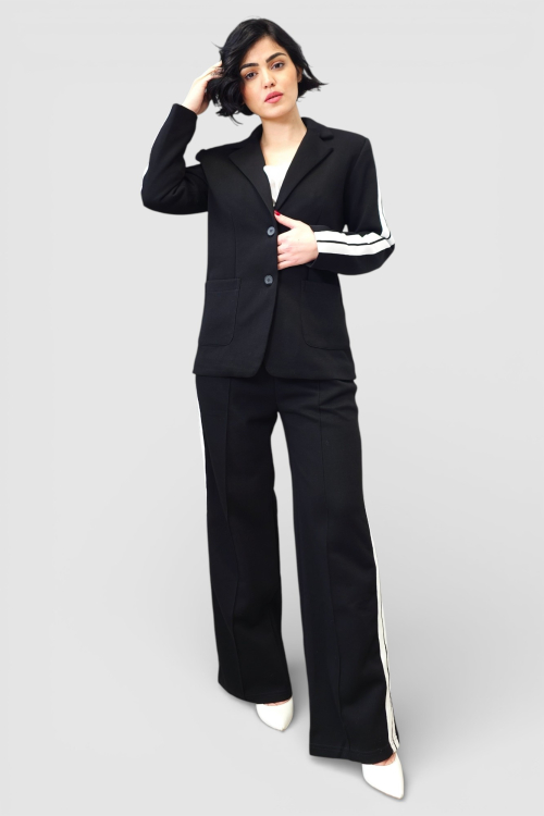 Žensko crno moderno odijelo sa trakama Caprice