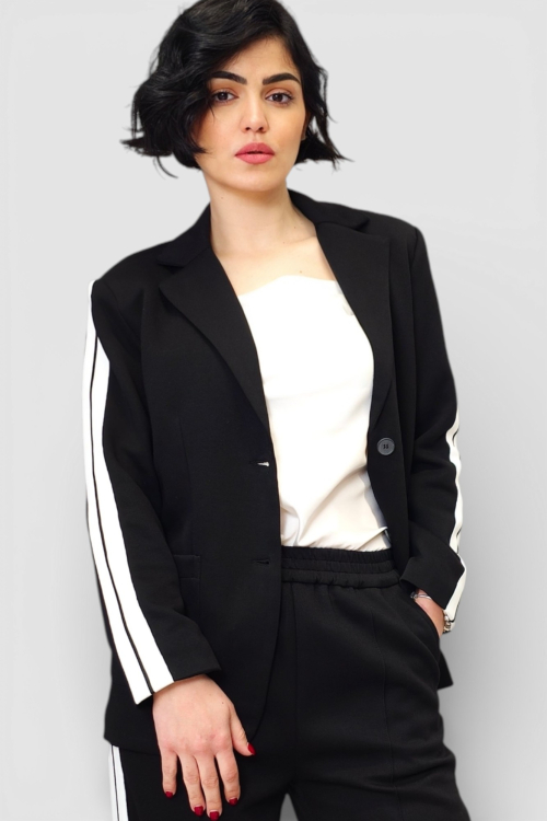 Žensko crno moderno odijelo sa trakama Caprice