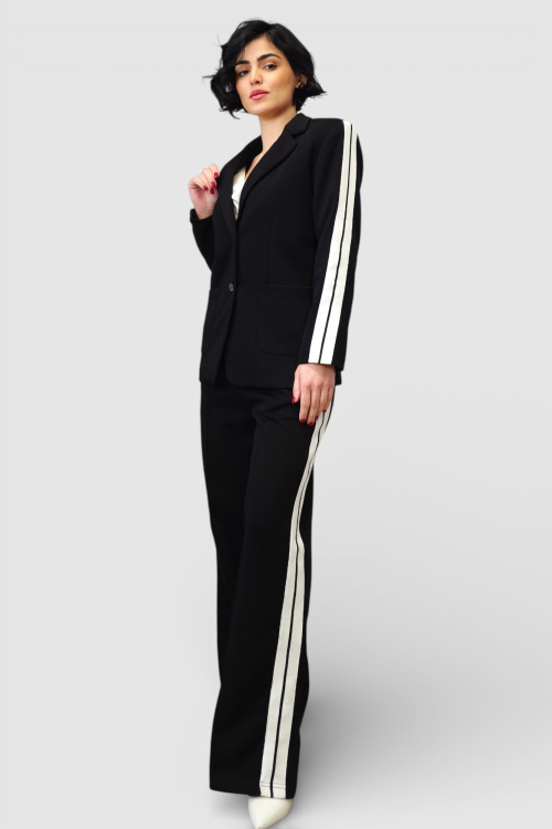 Žensko crno moderno odijelo sa trakama Caprice