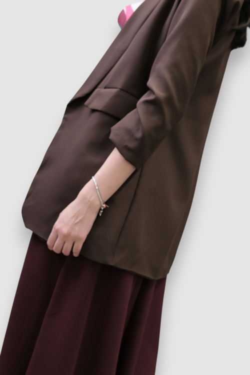 Tamno smeđi dugi ženski sako Casey s remenom