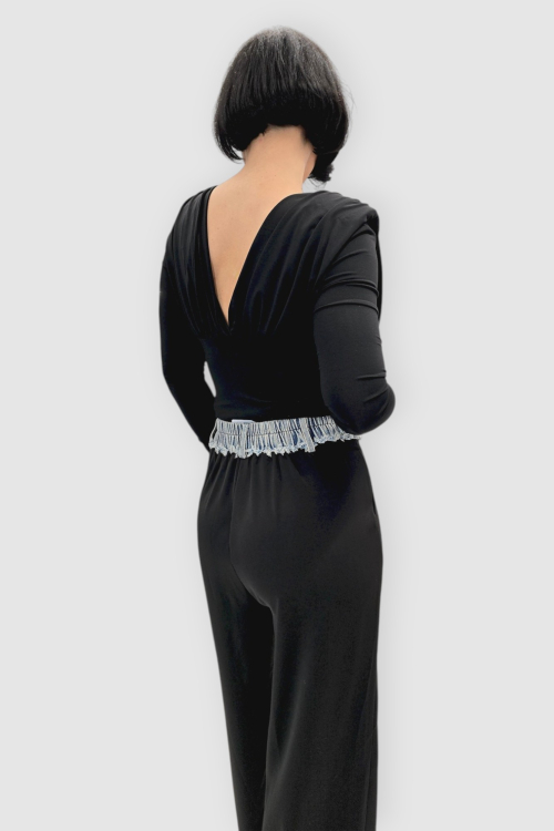 Crna majica s naborima Etta s jastučićima na ramenima i križanim dekolteom