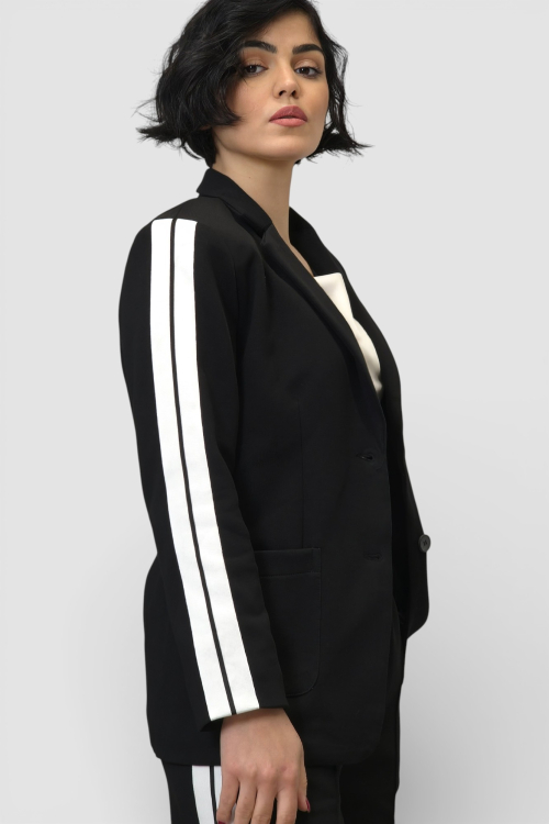 Žensko crno moderno odijelo sa trakama Caprice