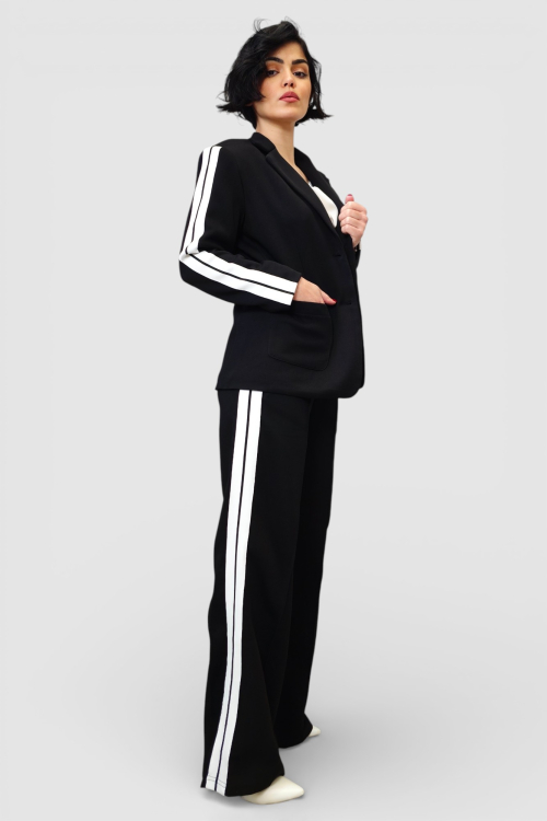 Žensko crno moderno odijelo sa trakama Caprice