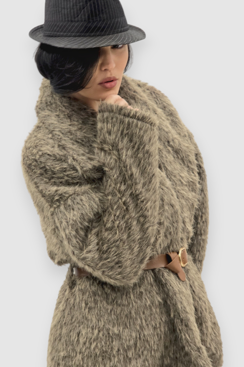 Smeđa lagana jakna Emma od umjetnog krzna sa pojasom