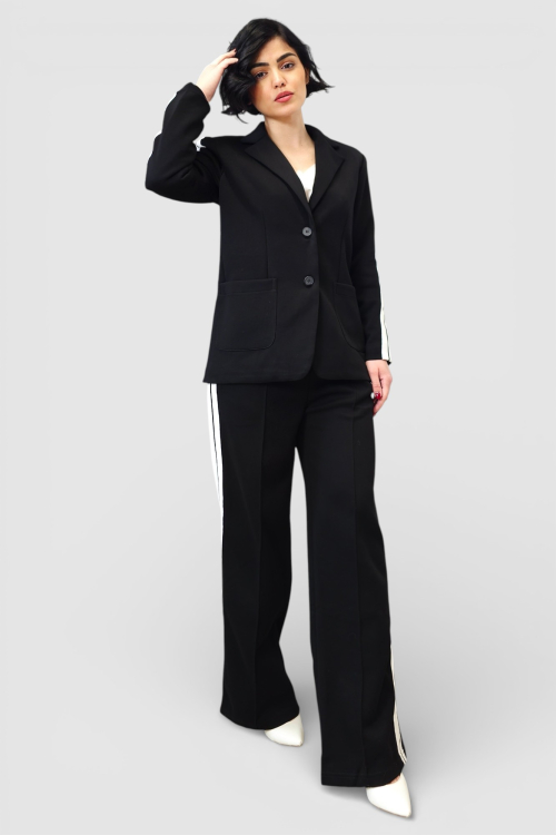 Žensko crno moderno odijelo sa trakama Caprice