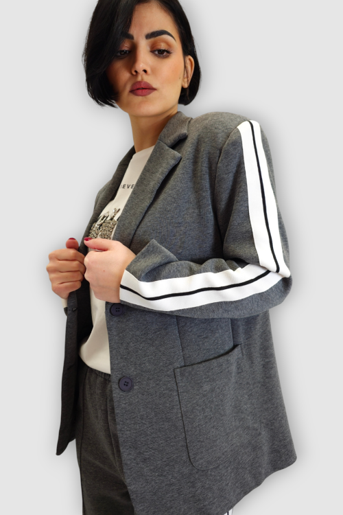 Žensko sivo moderno odijelo sa trakama Caprice